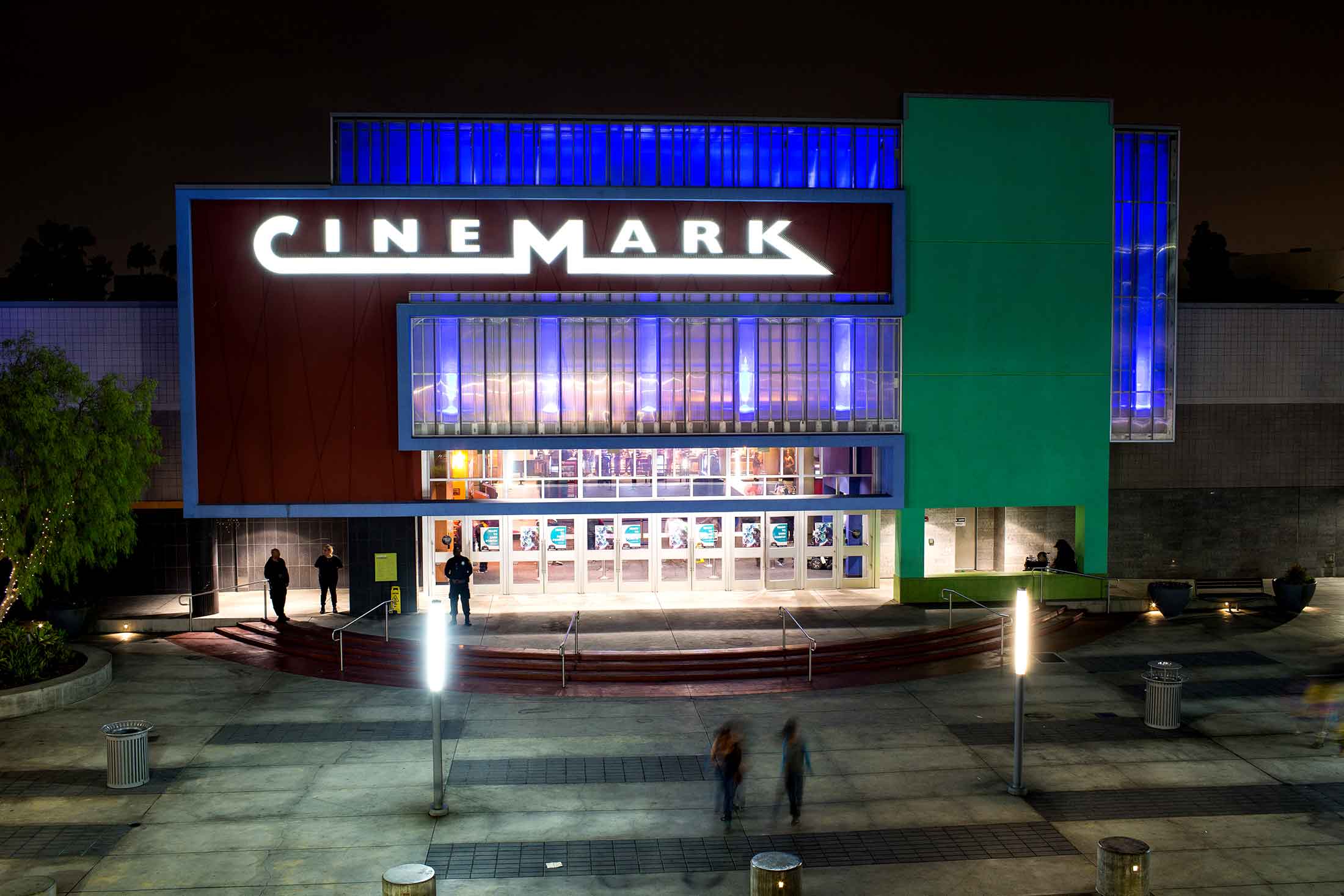 Investiční banky zvyšují hodnocení společnostem Cinemark a Cleveland-Cliffs