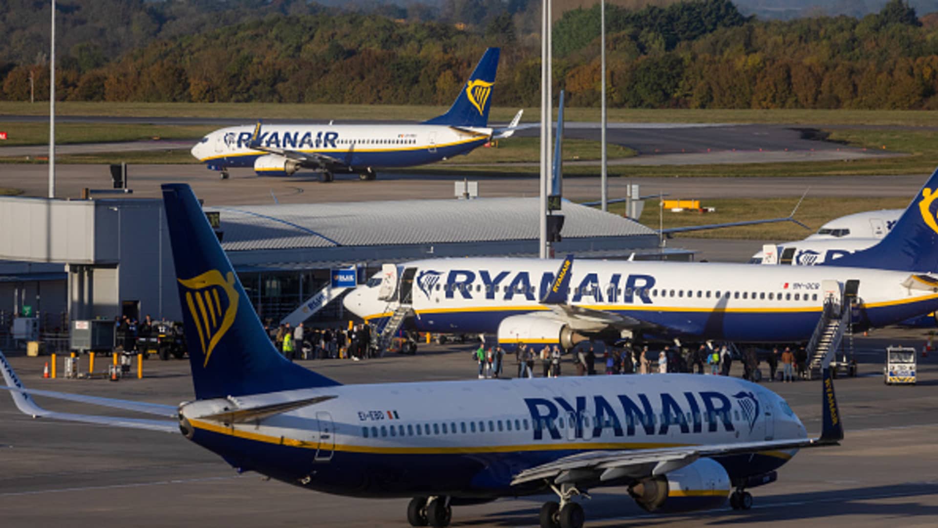 Ryanair snižuje prognózu zisku v důsledku poklesu prodeje online cestovních kanceláří