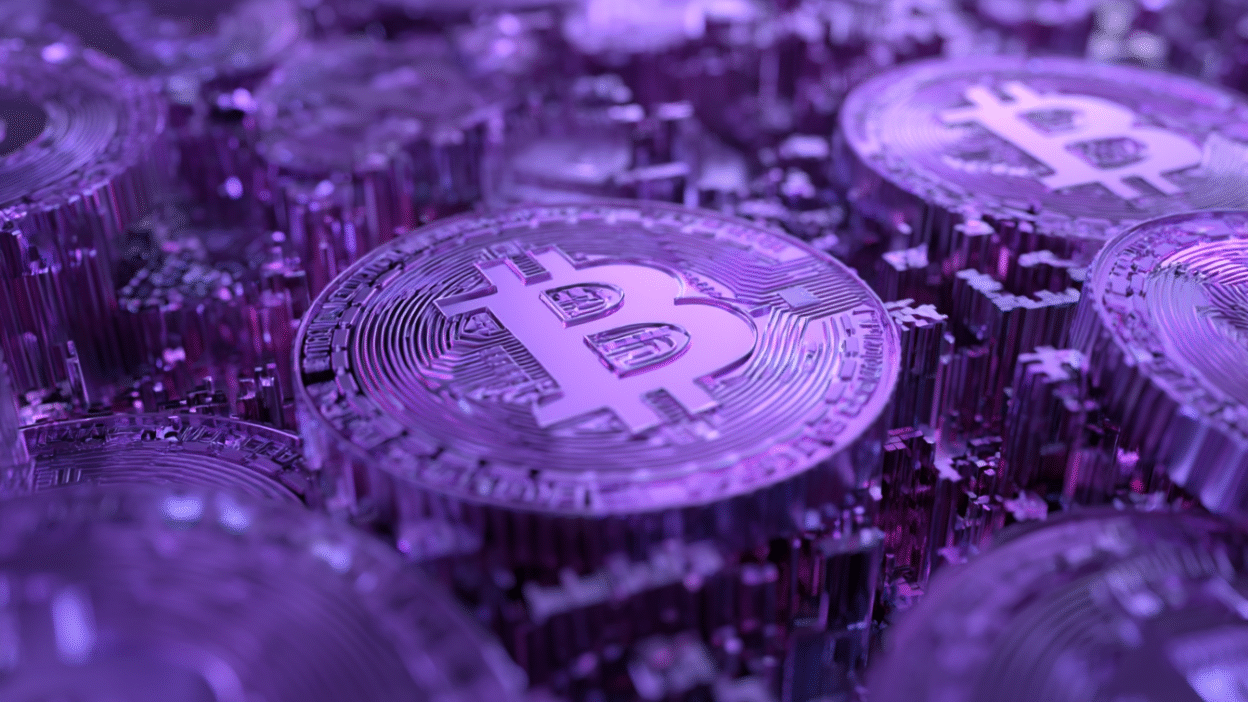 Bitcoin klesá a maže letošní zisky