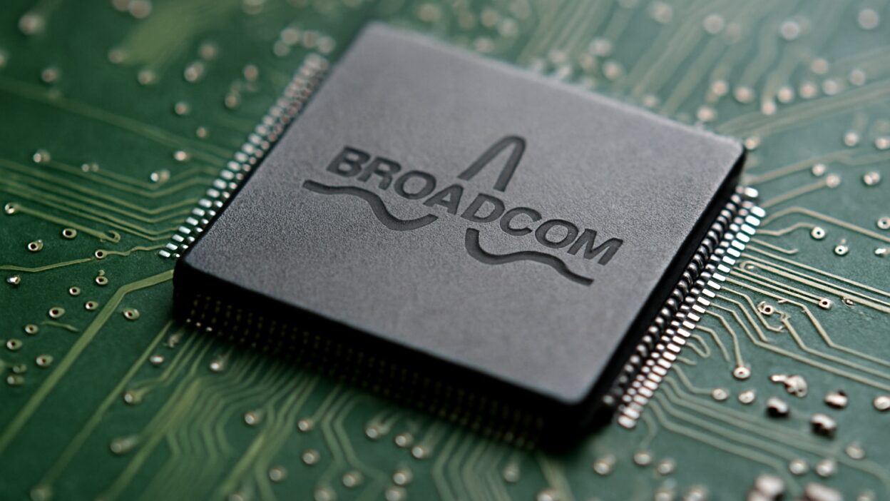 Broadcom míří mezi lídry AI díky rychlému růstu specializovaných čipů