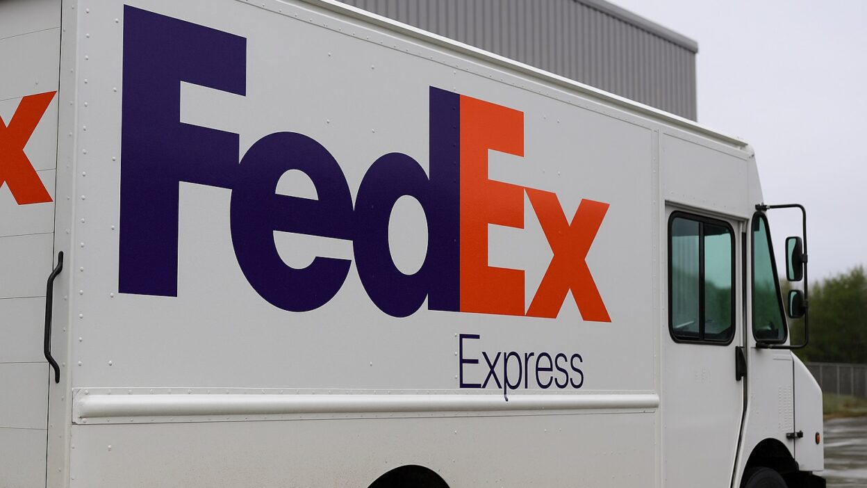 Akcie FedExu posilují po lepších než očekávaných výsledcích
